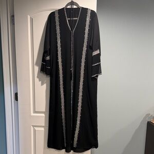 Elegant Black Embroidered Muslim Abaya Dress Size 54 M/L